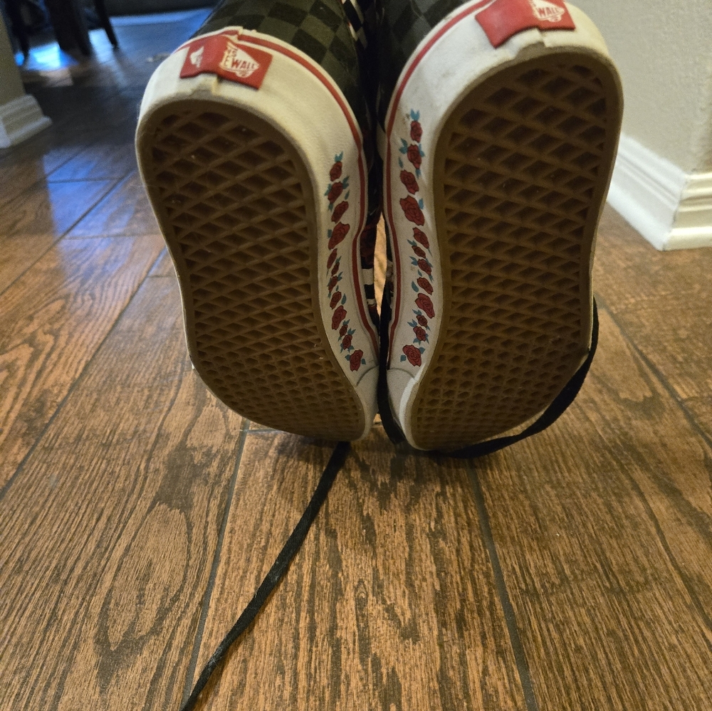 Custom Vans - Picture 4 of 4